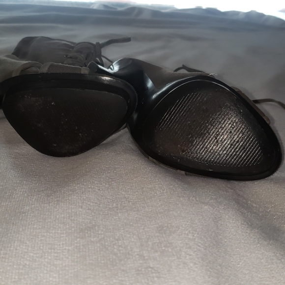 Heels - Picture 2 of 3